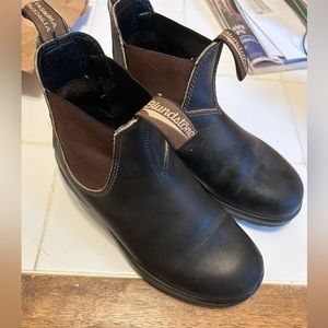 Blundstone ORIGINALS
CHELSEA BOOTS - STOUT BROWN #500 size 3